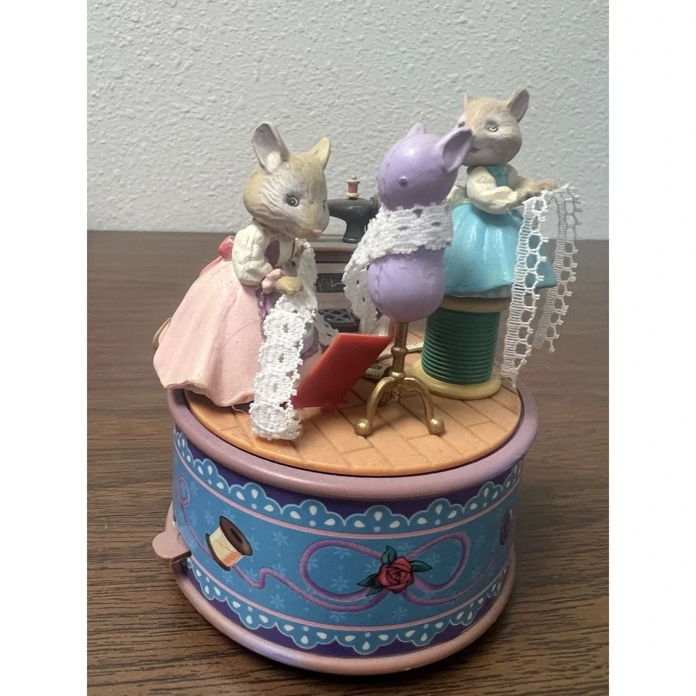Enesco Mini Action Musical Itty Bitty Beauty Plays Can't Keep My Eyes Off Of You
